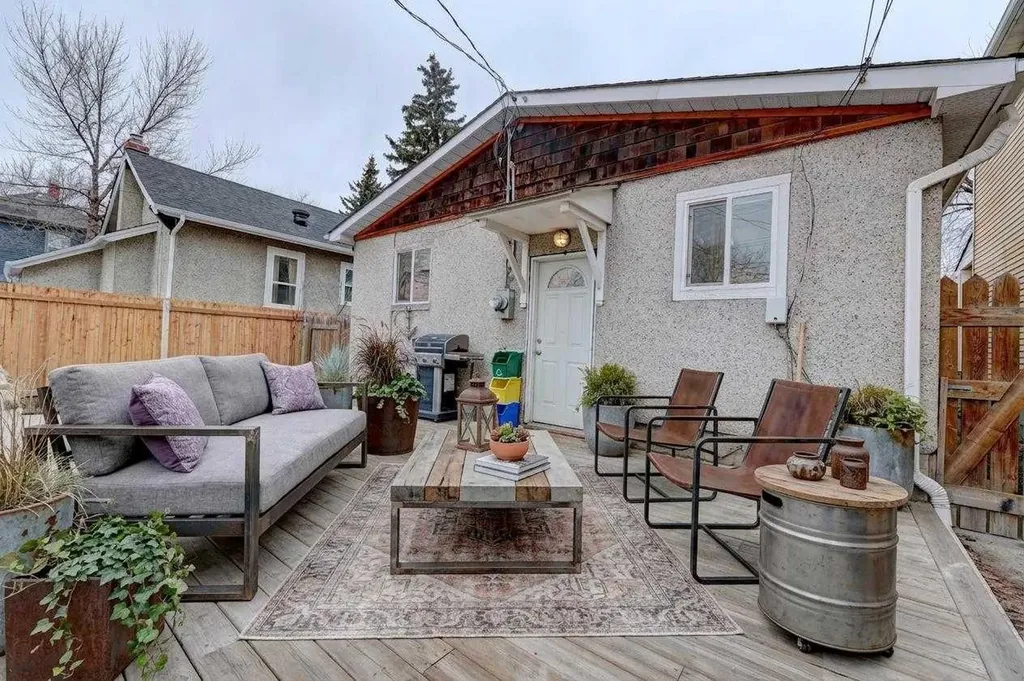 2526 16 Street SE Calgary AB T2G 3R3