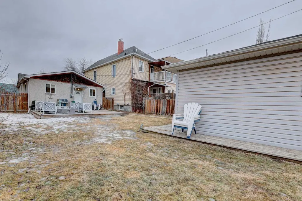 2526 16 Street SE Calgary AB T2G 3R3
