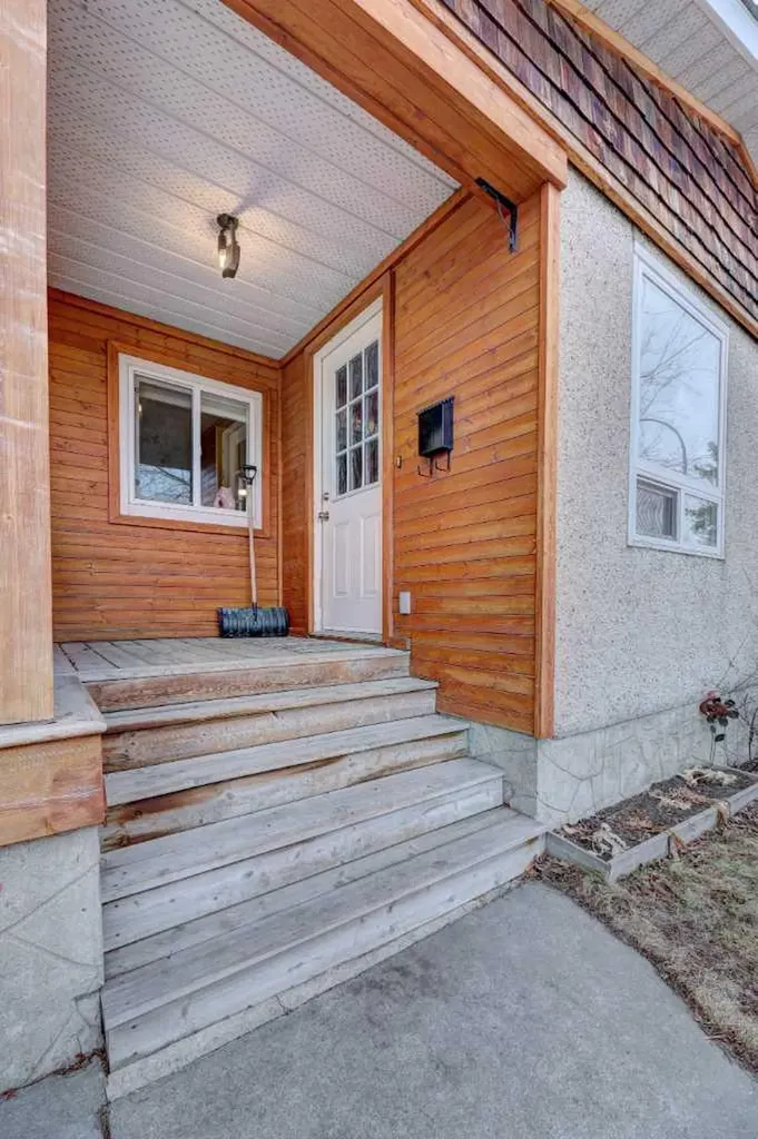 2526 16 Street SE Calgary AB T2G 3R3