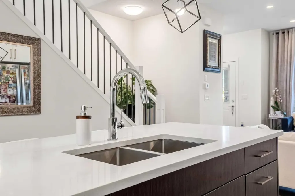 262 Midgrove Mews SW Airdrie AB T4B 5K7