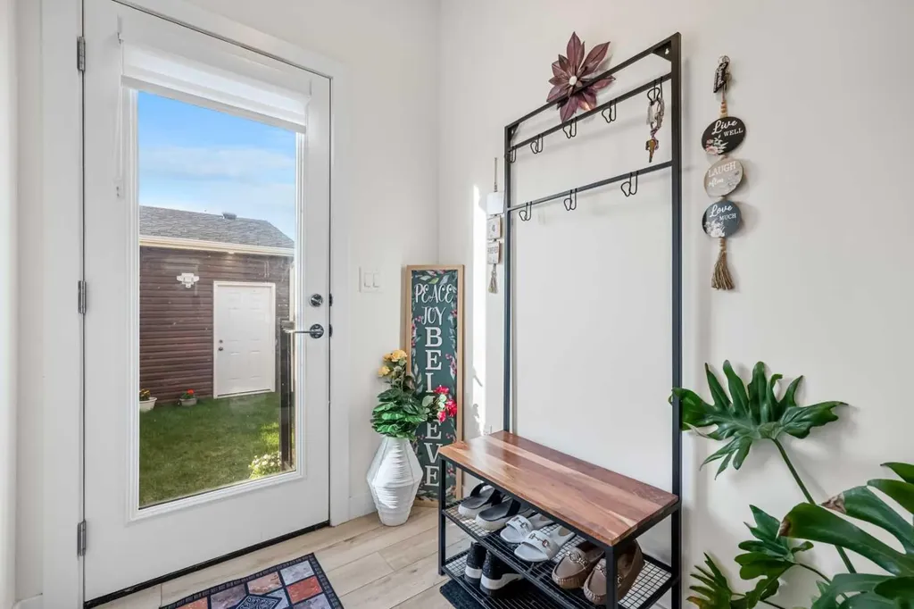 262 Midgrove Mews SW Airdrie AB T4B 5K7