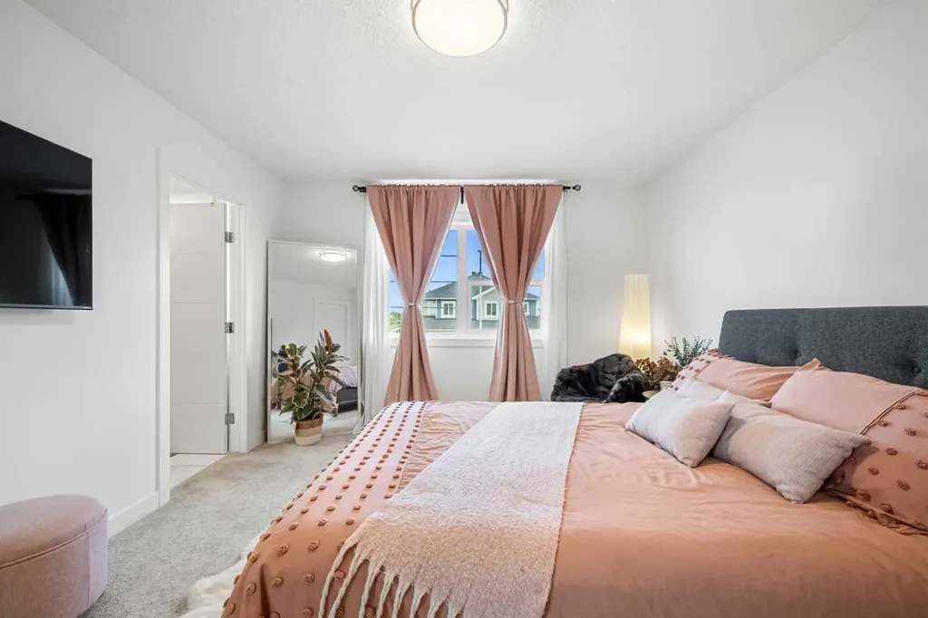 262 Midgrove Mews SW Airdrie AB T4B 5K7