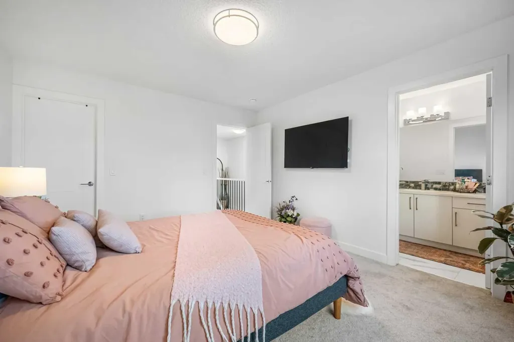 262 Midgrove Mews SW Airdrie AB T4B 5K7