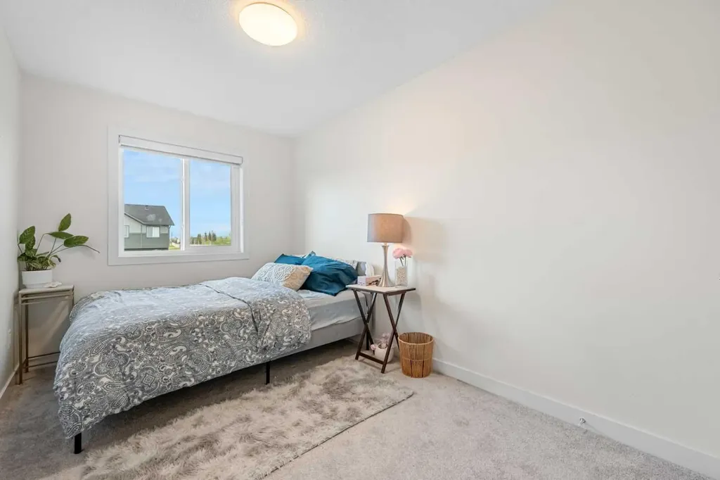 262 Midgrove Mews SW Airdrie AB T4B 5K7