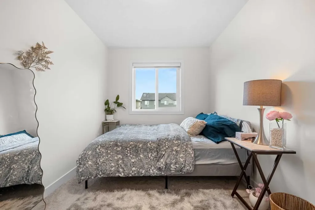 262 Midgrove Mews SW Airdrie AB T4B 5K7