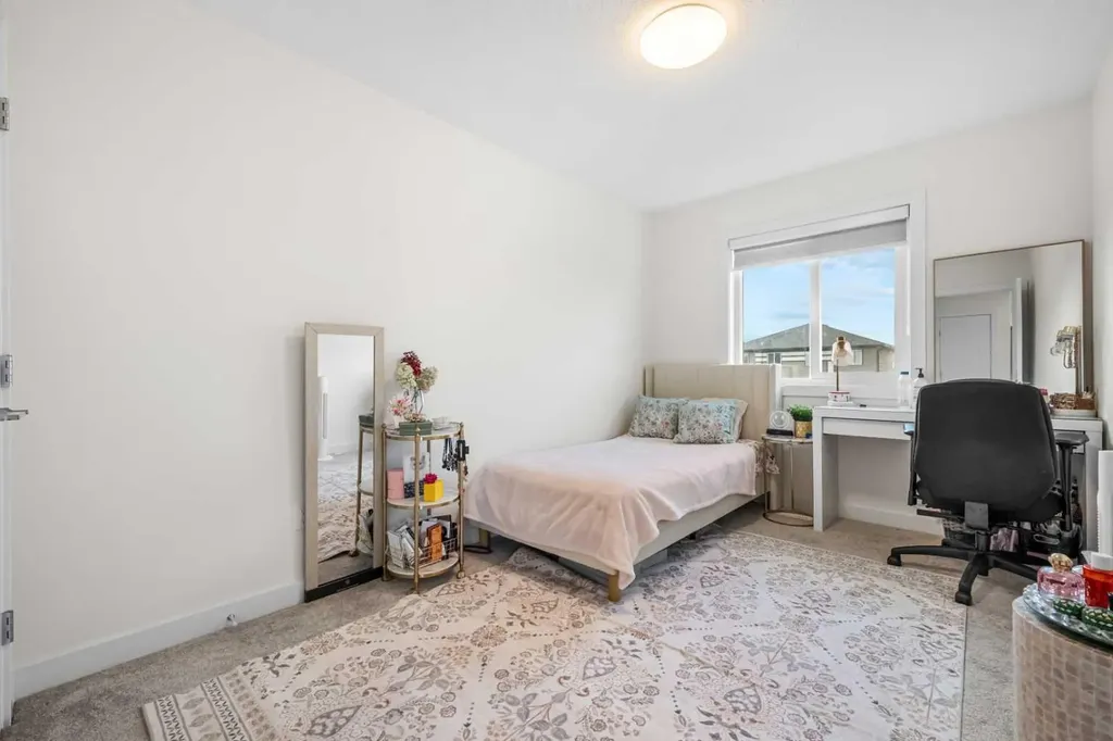 262 Midgrove Mews SW Airdrie AB T4B 5K7