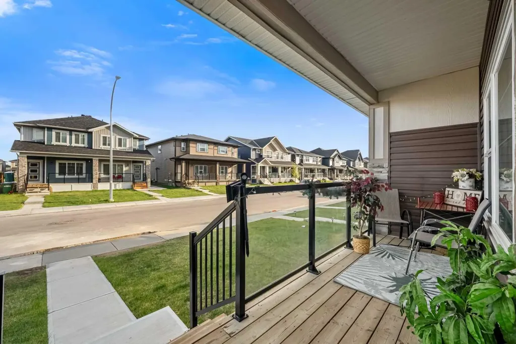 262 Midgrove Mews SW Airdrie AB T4B 5K7