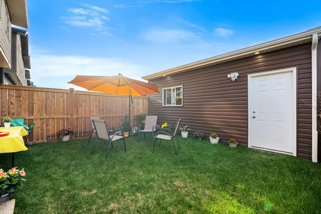 262 Midgrove Mews SW Airdrie AB T4B 5K7