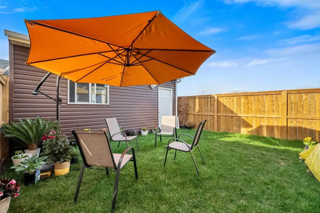 262 Midgrove Mews SW Airdrie AB T4B 5K7