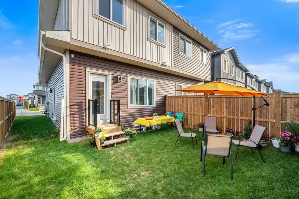 262 Midgrove Mews SW Airdrie AB T4B 5K7