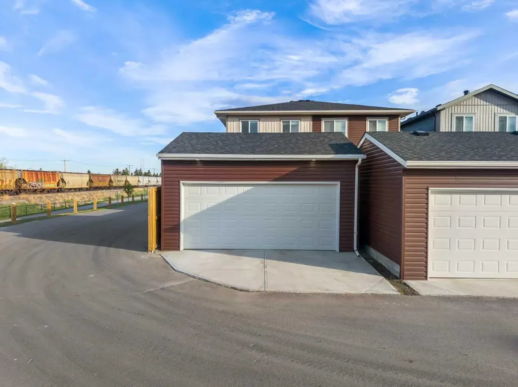 262 Midgrove Mews SW Airdrie AB T4B 5K7