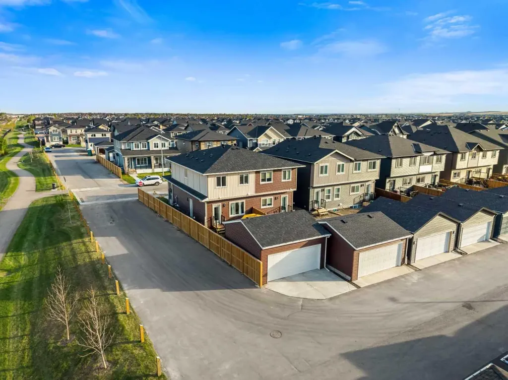 262 Midgrove Mews SW Airdrie AB T4B 5K7