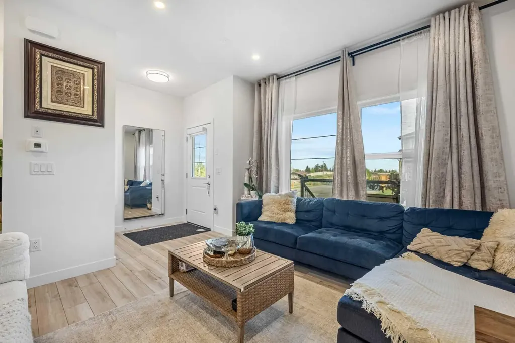 262 Midgrove Mews SW Airdrie AB T4B 5K7