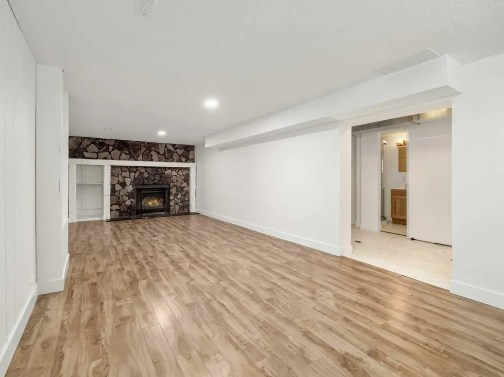 1025 12 Street S Lethbridge AB T1K 1P9