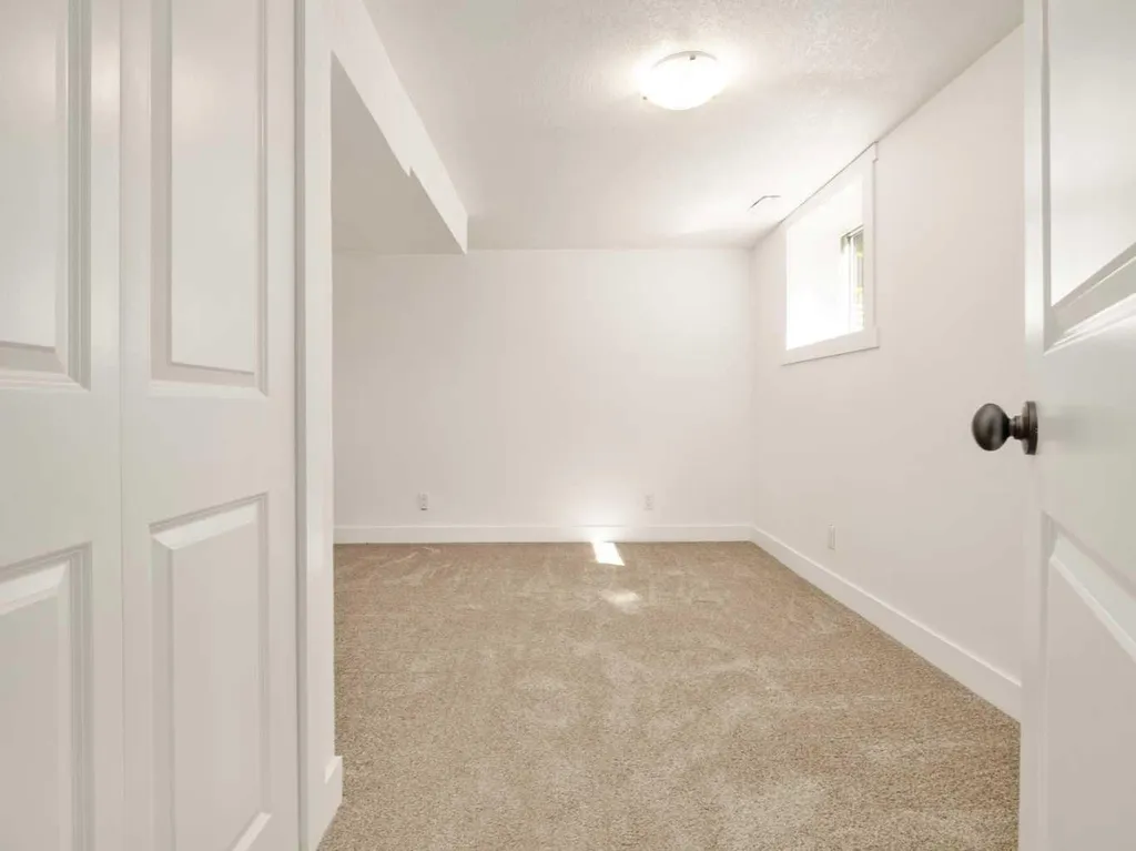 1025 12 Street S Lethbridge AB T1K 1P9