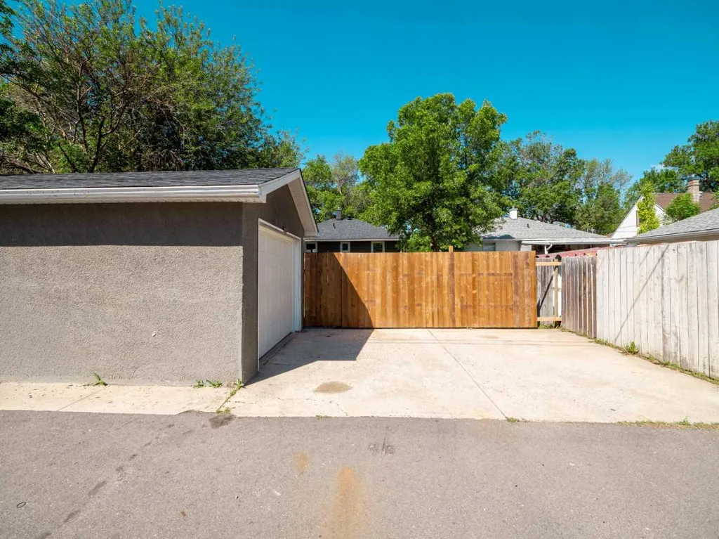 1025 12 Street S Lethbridge AB T1K 1P9