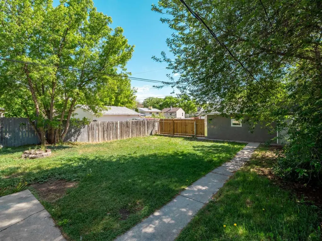 1025 12 Street S Lethbridge AB T1K 1P9