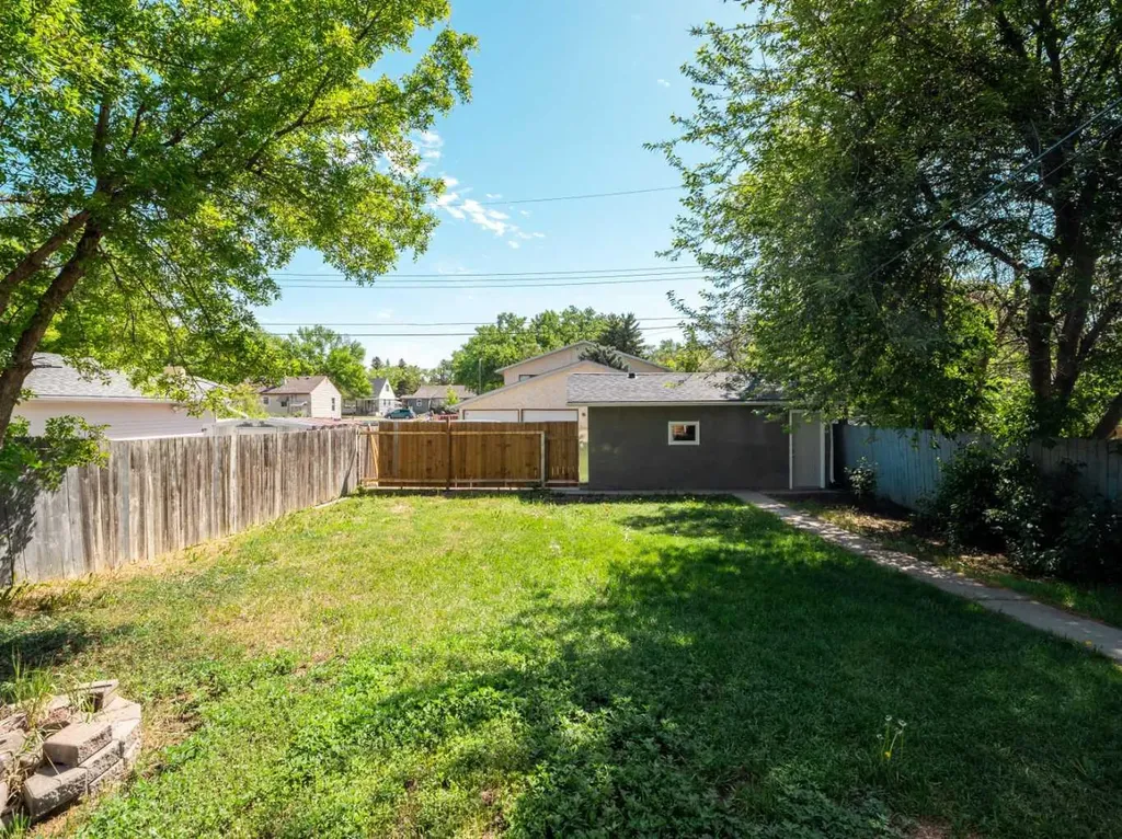 1025 12 Street S Lethbridge AB T1K 1P9