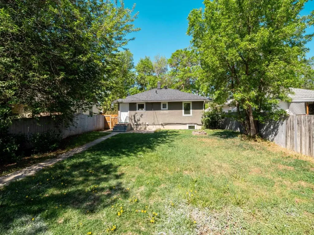1025 12 Street S Lethbridge AB T1K 1P9