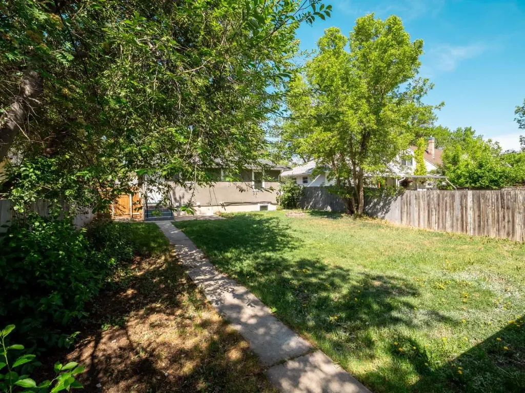 1025 12 Street S Lethbridge AB T1K 1P9