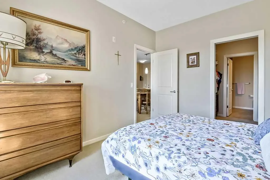310 Mckenzie Towne Gate SE Calgary AB T2Z 1J4