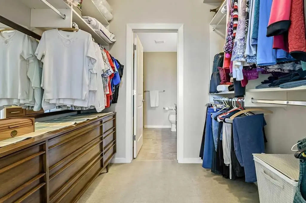 310 Mckenzie Towne Gate SE Calgary AB T2Z 1J4