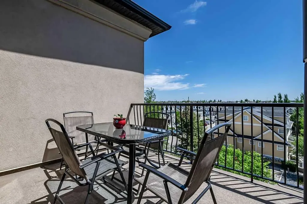 310 Mckenzie Towne Gate SE Calgary AB T2Z 1J4