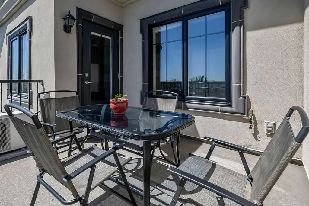 310 Mckenzie Towne Gate SE Calgary AB T2Z 1J4