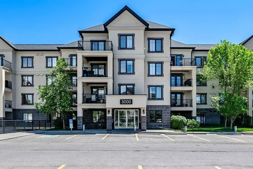 310 Mckenzie Towne Gate SE Calgary AB T2Z 1J4