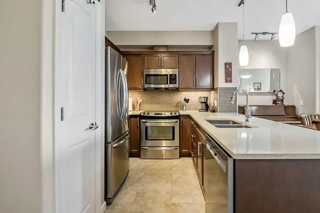 310 Mckenzie Towne Gate SE Calgary AB T2Z 1J4