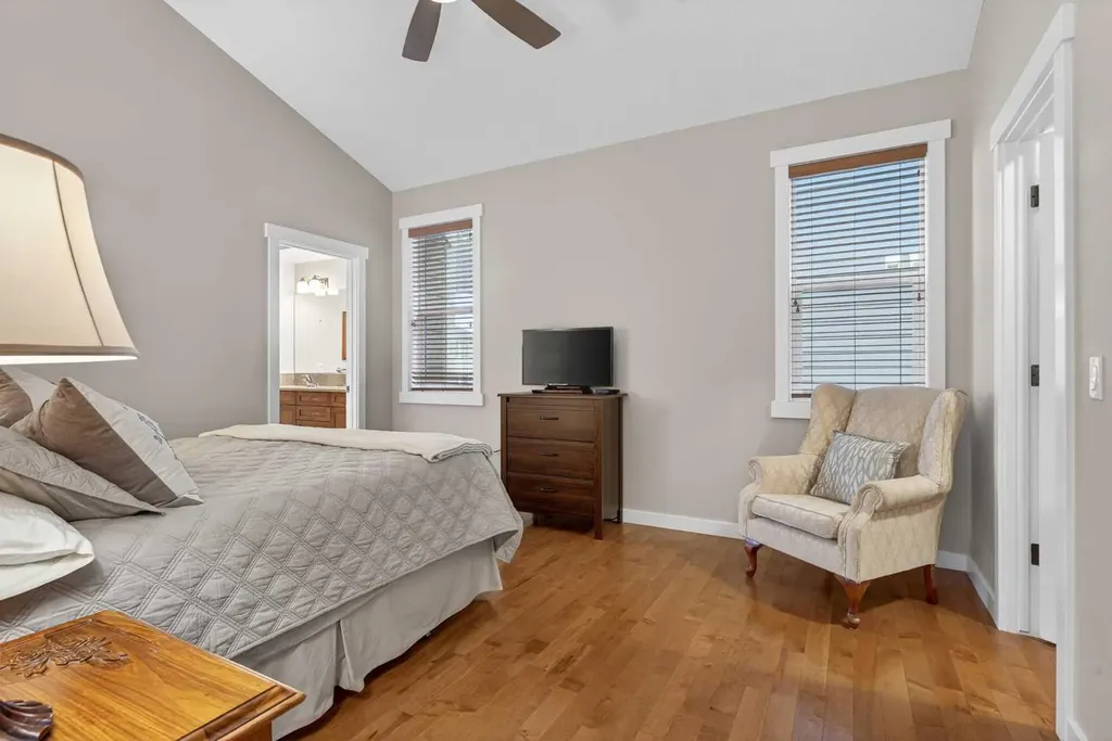 34 Valley Pointe Link NW Calgary AB T3B 6B6