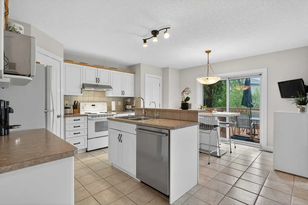 21 Citadel Crest Link NW Calgary AB T3G 4W2