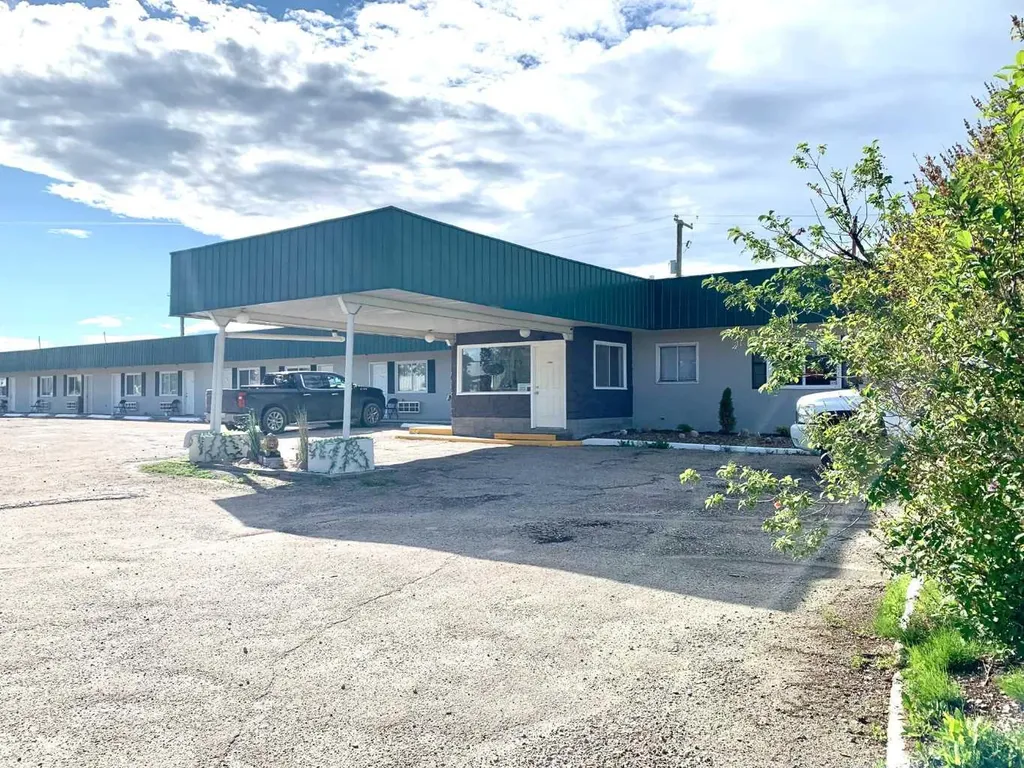 5604 4 Avenue Edson AB T7E1L6