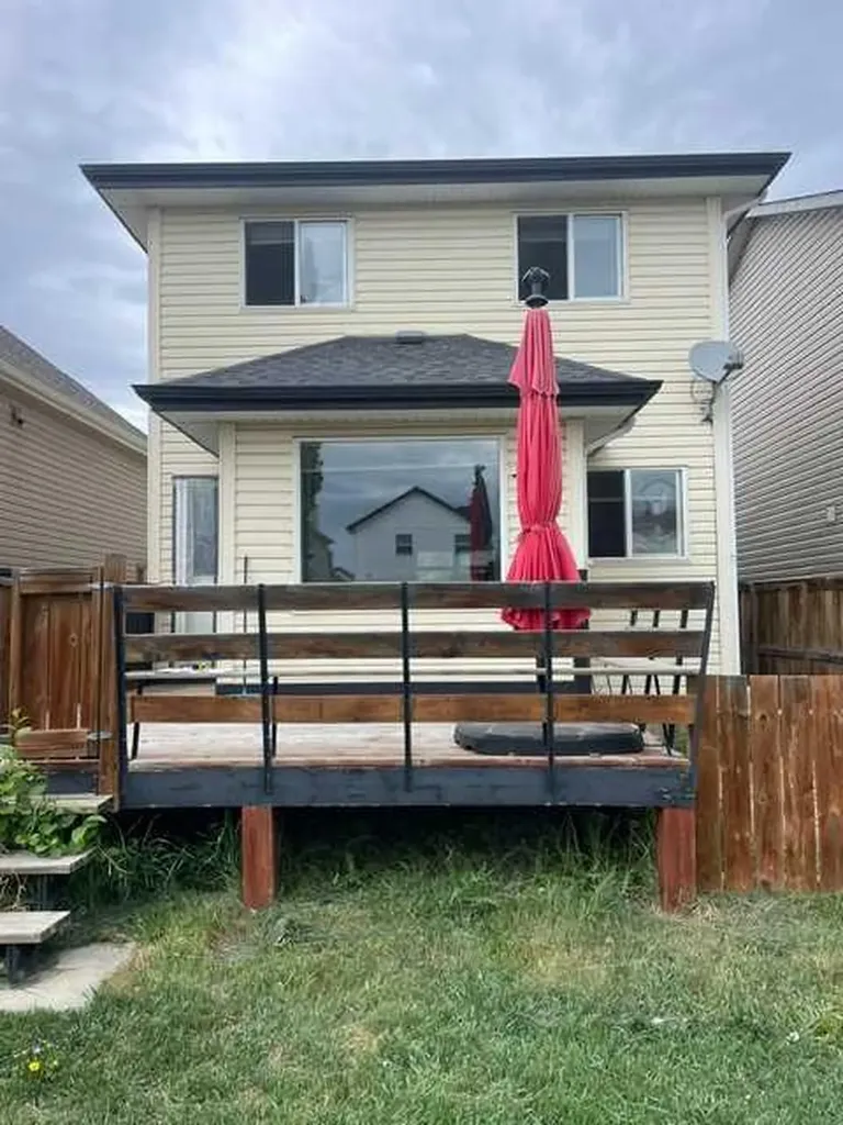681 Evermeadow Road SW Calgary AB T2Y4W7