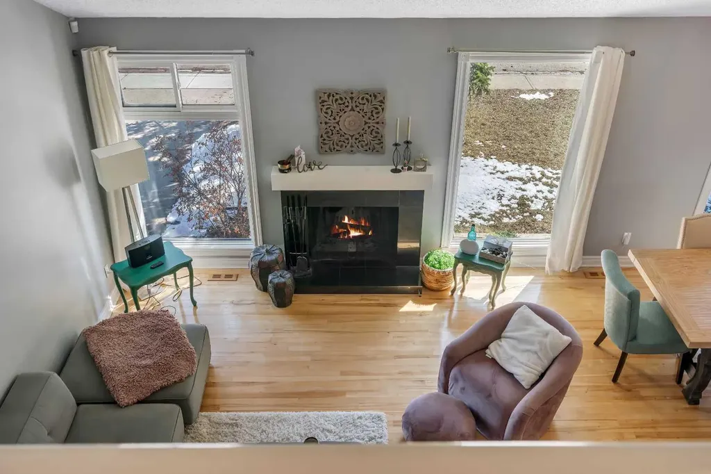 12 Oakvale Place SW Calgary AB T2V 1H4