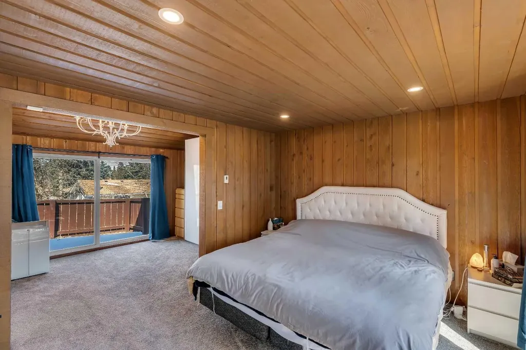 12 Oakvale Place SW Calgary AB T2V 1H4