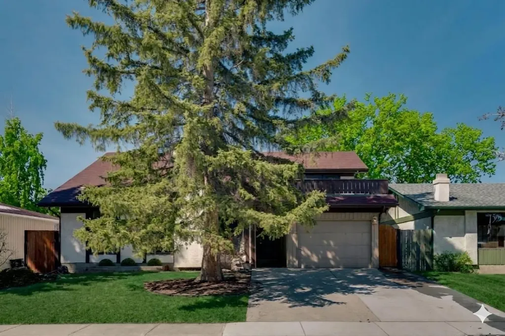 12 Oakvale Place SW Calgary AB T2V 1H4