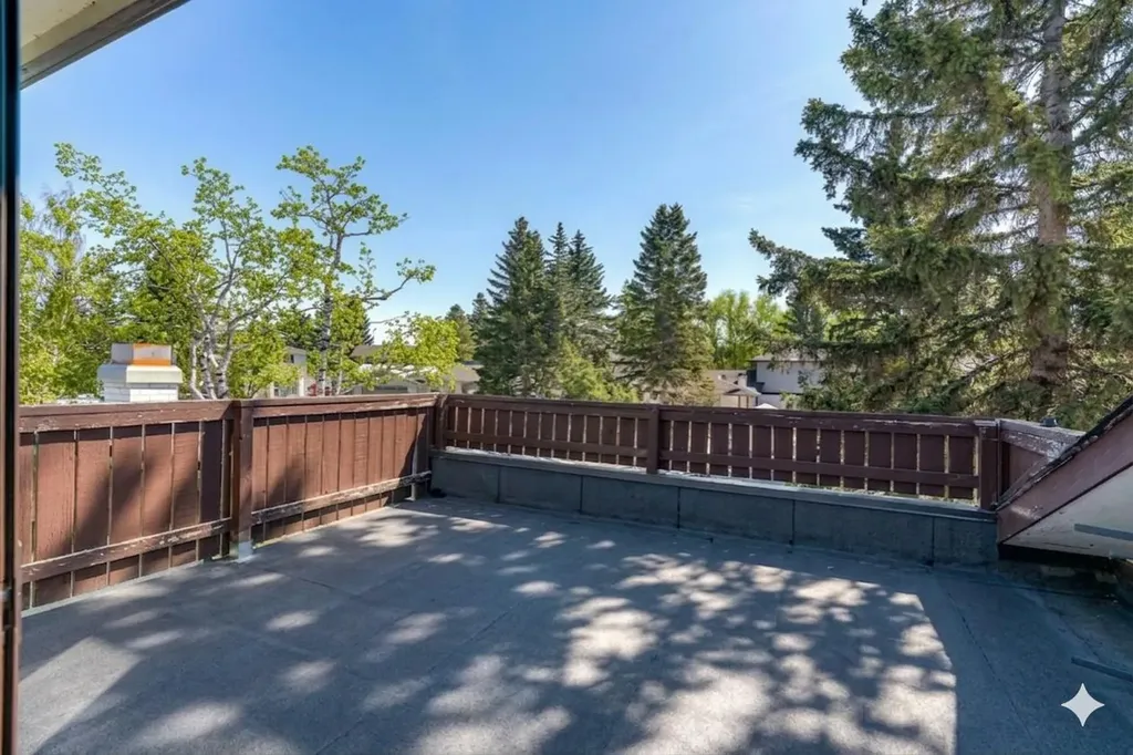 12 Oakvale Place SW Calgary AB T2V 1H4