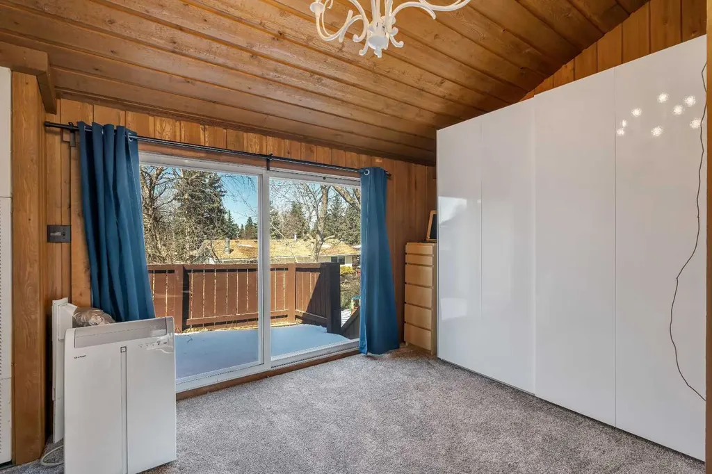 12 Oakvale Place SW Calgary AB T2V 1H4