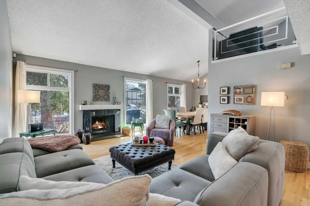 12 Oakvale Place SW Calgary AB T2V 1H4