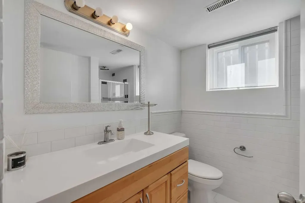 12 Oakvale Place SW Calgary AB T2V 1H4