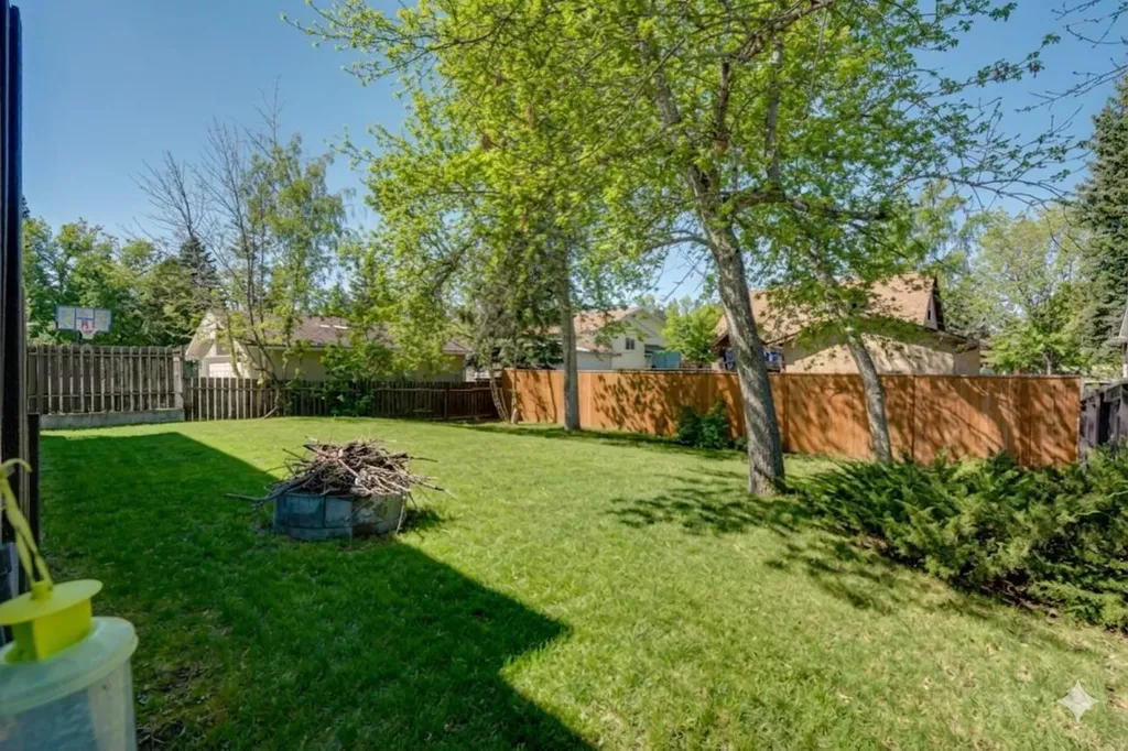 12 Oakvale Place SW Calgary AB T2V 1H4