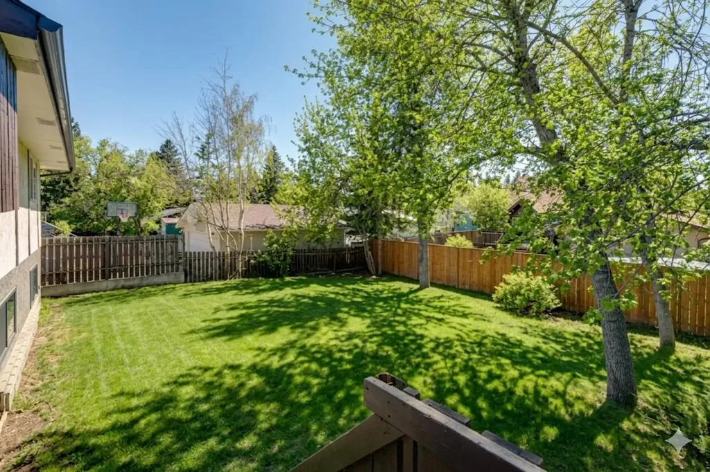 12 Oakvale Place SW Calgary AB T2V 1H4