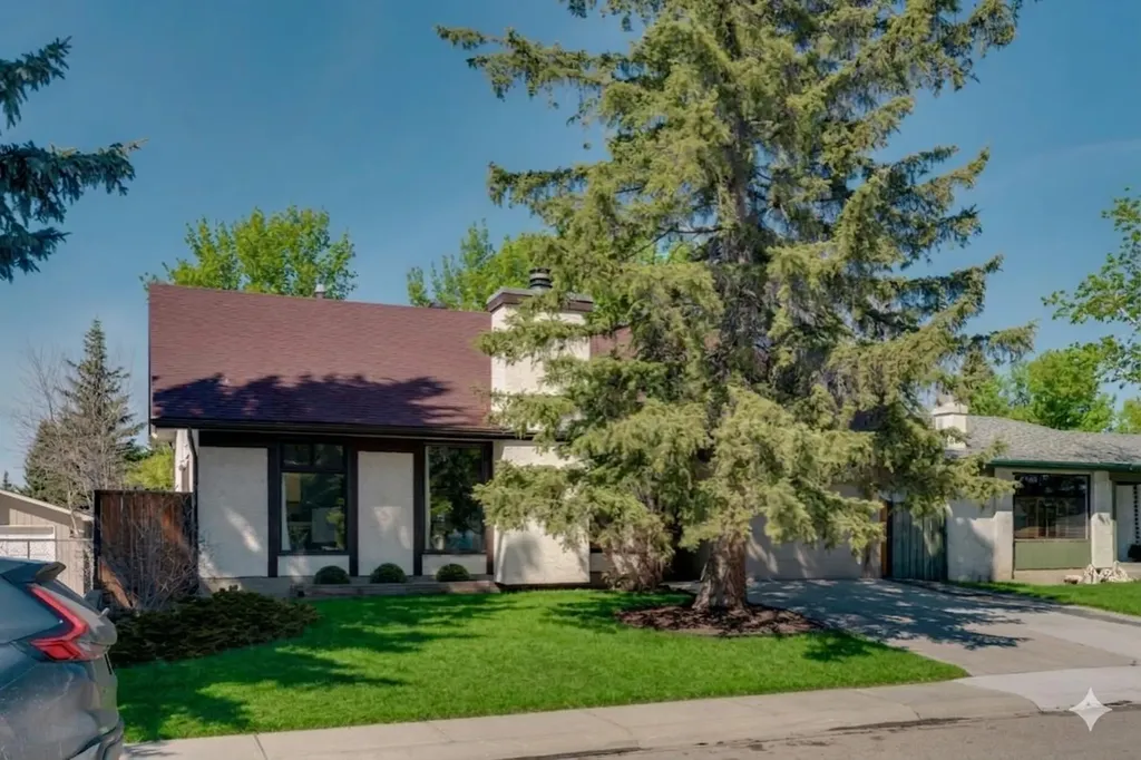 12 Oakvale Place SW Calgary AB T2V 1H4