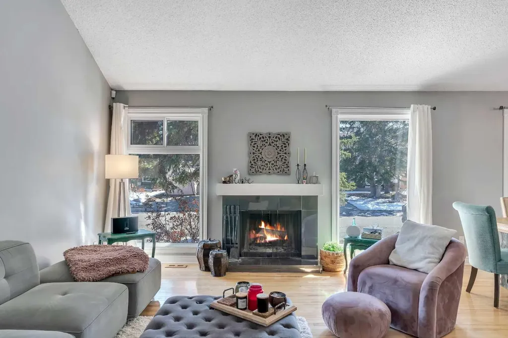 12 Oakvale Place SW Calgary AB T2V 1H4