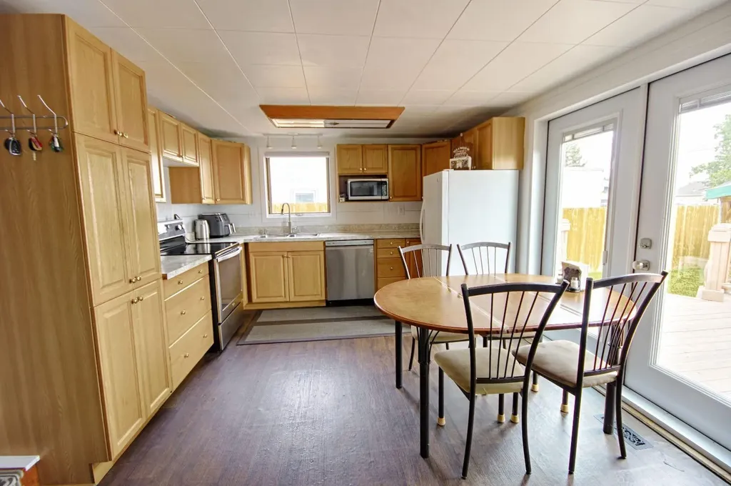 5109 44 Avenue Taber AB T1G1A9