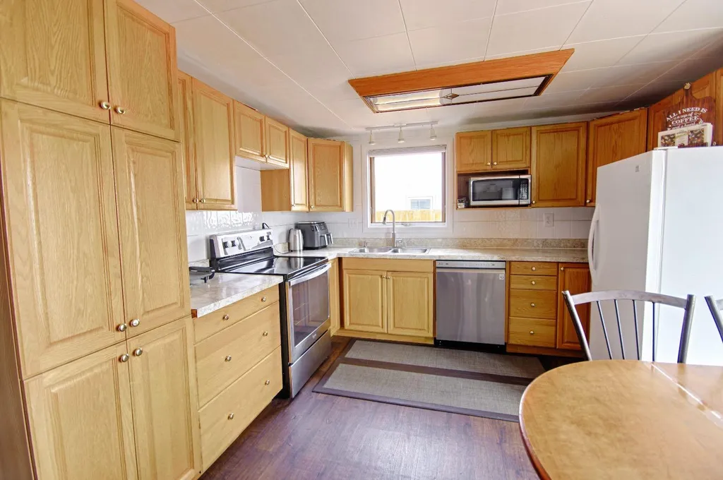 5109 44 Avenue Taber AB T1G1A9