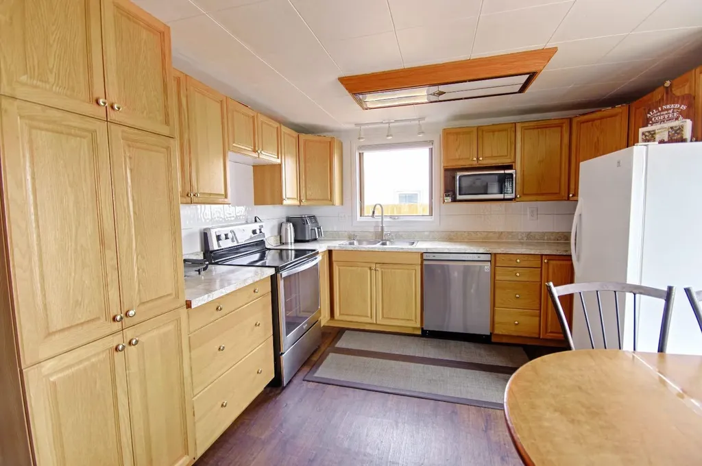 5109 44 Avenue Taber AB T1G1A9