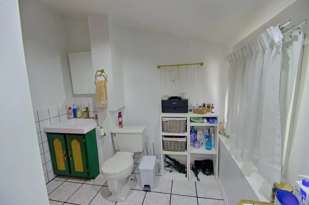 5109 44 Avenue Taber AB T1G1A9