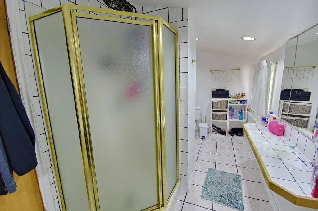 5109 44 Avenue Taber AB T1G1A9